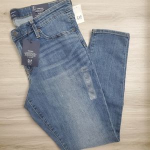 NWT Gap Distressed Mid Rise Legging Jeans J86